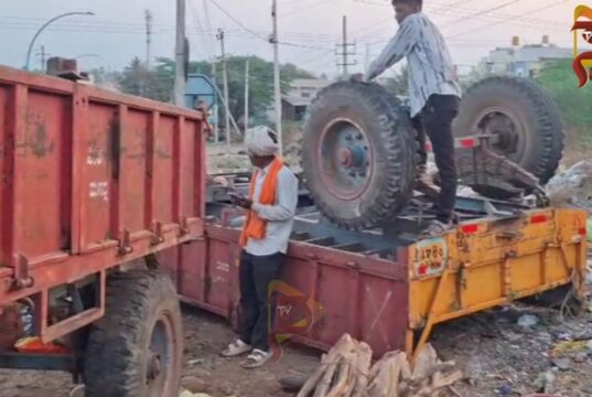 ಕೂಲಿ ಕಾರ್ಮಿಕರು ತೆರಳುತ್ತಿದ್ದ, ಟ್ರ್ಯಾಕ್ಟರ್ನ ಟ್ರಾಲಿ ಕಟ್ ಆಗಿ ಪಲ್ಟಿ – ನಾಲ್ವರು ದುರ್ಮರಣ