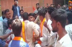 ಕಾಲೇಜಿನಲ್ಲಿ ಗಾಂಜಾ, ಡ್ರಗ್ಸ್ ಸಪ್ಲೈ ಆರೋಪ; ಎಬಿವಿಪಿಯಿಂದ ಪ್ರತಿಭಟನೆ, ಪೀಠೋಪಕರಣ ಧ್ವಂಸ..!