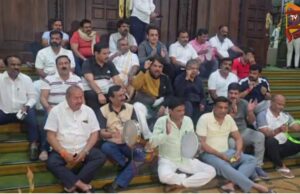 ಗೋವಿಂದ ಗೋವಿಂದ ಕೋಟಿ ಕೋಟಿ ಗೋವಿಂದ – ಸದನದಲ್ಲಿ ದೋಸ್ತಿ ನಾಯಕರಿಂದ ಅಹೋರಾತ್ರಿ ಪ್ರತಿಭಟನೆ..!