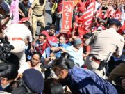 ಸಾರ್ವತ್ರಿಕ ಮುಷ್ಕರ; ಟೌನ್ ಹಾಲ್ ಸುತ್ತ ಪ್ರತಿಭಟನೆ – ಕಾರ್ಮಿಕರ ಬಂಧನ..!