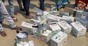 ಪುರಸಭೆ ಚುನಾವಣೆಯಲ್ಲಿ ಸೋಲುವ ಭಯ – ಕುಕ್ಕರ್, ಹಣ ವಾಪಸ್ ಕೇಳಿದ ಕಾಂಗ್ರೆಸ್ ಅಭ್ಯರ್ಥಿ..!