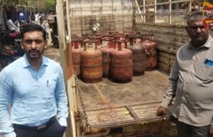 ಹೋಟೆಲ್ಗಳ ಮೇಲೆ ತಹಶೀಲ್ದಾರ್ ದಾಳಿ – 20 ಗೃಹ ಬಳಕೆ ಸಿಲಿಂಡರ್ ವಶಕ್ಕೆ..!