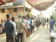 ಯುಗಾದಿ ಹೊಸತೊಡಕು: ಚಿಕನ್, ಮಟನ್ಗಾಗಿ ಕ್ಯೂ ನಿಂತ ಜನ