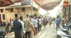 ಯುಗಾದಿ ಹೊಸತೊಡಕು: ಚಿಕನ್, ಮಟನ್ಗಾಗಿ ಕ್ಯೂ ನಿಂತ ಜನ