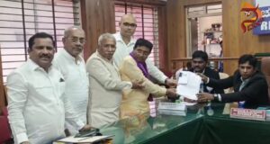 ಬಾಗಲಕೋಟೆ ಉಪಚುನಾವಣೆ; ನಾಮಪತ್ರ ಸಲ್ಲಿಸಿದ `ಕೈ’ ಅಭ್ಯರ್ಥಿ ಹೆಚ್.ವೈ ಮೇಟಿ ಪುತ್ರ ಉಮೇಶ್..!