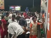 ಪೆಟ್ರೋಲ್ ಸಿಗಲ್ಲ ಅಂತ ಬಂಕ್ಗೆ ಮುಗಿಬಿದ್ದ ಬೆಳಗಾವಿ ಜನರು