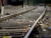 ಷೇರು ಮಾರುಕಟ್ಟೆಯಲ್ಲಿ ಲಾಸ್ – ಮನನೊಂದು ವ್ಯಕ್ತಿ ರೈಲಿಗೆ ತಲೆಕೊಟ್ಟು ಆತ್ಮಹತ್ಯೆ..!