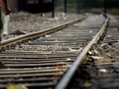 ಷೇರು ಮಾರುಕಟ್ಟೆಯಲ್ಲಿ ಲಾಸ್ – ಮನನೊಂದು ವ್ಯಕ್ತಿ ರೈಲಿಗೆ ತಲೆಕೊಟ್ಟು ಆತ್ಮಹತ್ಯೆ..!