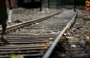 ಷೇರು ಮಾರುಕಟ್ಟೆಯಲ್ಲಿ ಲಾಸ್ – ಮನನೊಂದು ವ್ಯಕ್ತಿ ರೈಲಿಗೆ ತಲೆಕೊಟ್ಟು ಆತ್ಮಹತ್ಯೆ..!