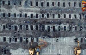 ಏರ್ಸ್ಟ್ರೈಕ್ಗೆ ಇರಾನ್ ತತ್ತರ; ಹೆಣಗಳ ರಾಶಿ – ಜೆಸಿಬಿಯಿಂದ ಗುಂಡಿ ತೆಗೆದು ಸಾಮೂಹಿಕ ಅಂತ್ಯಕ್ರಿಯೆ..!