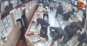 ಭಾರತೀಯ-ಅಮೆರಿಕನ್ ಕುಟುಂಬದ ಜ್ಯುವೆಲರಿ ಶಾಪ್ಗೆ ನುಗ್ಗಿ ಚಿನ್ನಾಭರಣ ದರೋಡೆ..!