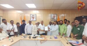 ಬಳ್ಳಾರಿ-ಸಿರುಗುಪ್ಪ-ಸಿಂಧನೂರು ನೂತನ ರೈಲು ಮಾರ್ಗದ ಕೆಲಸ ಶೀಘ್ರವೇ ಆರಂಭಿಸಿ – ರಾಜ್ಯ ರೈಲ್ವೆ ಸಮತಿಯಿಂದ ಕೇಂದ್ರಕ್ಕೆ ಒತ್ತಾಯ..!