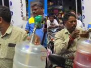 ಪೆಟ್ರೋಲ್ ದರ ಹೆಚ್ಚಾಗುತ್ತೆ ಅಂತ, ಬಂಕ್ಗೆ ನೀರಿನ ಜಾರ್ ಹೊತ್ತುಕೊಂಡು ಬಂದ ಸವಾರ..!