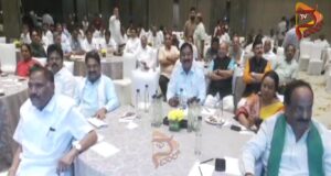 ಕಾಂಗ್ರೆಸ್ ಶಾಸಕಾಂಗ ಸಭೆಯಲ್ಲಿ ಶಾಸಕರ ಗಲಾಟೆ; ಕೈಕೈ ಮಿಲಾಯಿಸುವ ಹಂತಕ್ಕೆ ಜಗಳ