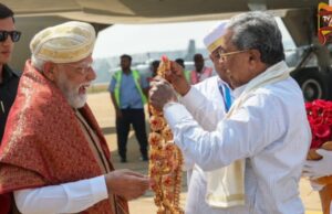 HAL ನಲ್ಲಿ ಪ್ರಧಾನಿ ಮೋದಿ ಸ್ವಾಗತಿಸಿದ ಸಿಎಂ – ರಾಜ್ಯಕ್ಕೆ ಸಂಬಂಧಿಸಿದ ಬೇಡಿಕೆಗಳ ಪಟ್ಟಿ ಕೊಟ್ಟ ಸಿದ್ದರಾಮಯ್ಯ