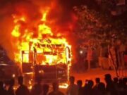 ಚಲಿಸುತ್ತಿದ್ದ ಖಾಸಗಿ ಬಸ್ನಲ್ಲಿ ಬೆಂಕಿ – ಬದುಕುಳಿದ ಪ್ರಯಾಣಿಕರು