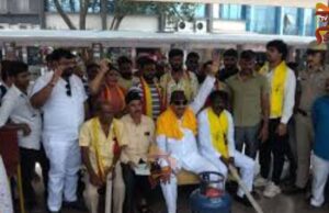 ಕೆಂಪೇಗೌಡ ಬಸ್ ನಿಲ್ದಾಣದ ಹತ್ತಿರ ಎಲ್ಪಿಜಿ ಆಟೋ ಗ್ಯಾಸ್ಗಾಗಿ ಒತ್ತಾಯಿಸಿ, ವಿನೂತನ ಚಳವಳಿ – ವಾಟಾಳ್ ನಾಗರಾಜ್