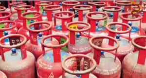 ಎಲ್ಪಿಜಿ ಸಿಲಿಂಡರ್ ವದಂತಿಗೆ ಕೇಂದ್ರ ಕಡಿವಾಣ – ಪ್ರತಿನಿತ್ಯ ಮಾಹಿತಿ ನೀಡುವಂತೆ ಎಲ್ಲಾ ರಾಜ್ಯಗಳಿಗೆ ಸಲಹೆ..!