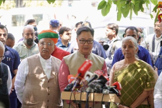 ʻಮೋದಿ ಟೆರರಿಸ್ಟ್ʼ ಎಂದ ಖರ್ಗೆ ವಿರುದ್ಧ ಚುನಾವಣಾ ಆಯೋಗದ ಮೆಟ್ಟಿಲೇರಿದ ಬಿಜೆಪಿ ನಿಯೋಗ..!