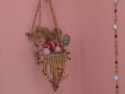 ಮನೆ ಹಾಲ್ ಹ್ಯಾಂಗಿಂಗ್ನಲ್ಲಿ ರಾಜನಂತೆ ಕುಳಿತಿದ್ದ ನಾಗರಾಜ