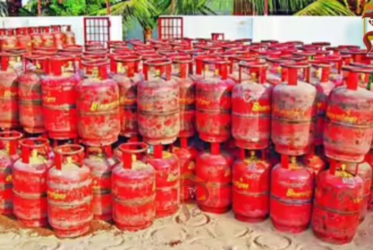ದೇಶದಲ್ಲಿ ಎಲ್ಪಿಜಿ ಕೊರತೆ ಇಲ್ಲ – ಗ್ಯಾಸ್ ಸಿಲಿಂಡರ್ಗಳ ಪೂರೈಕೆ ಹೆಚ್ಚಿಸಿದ ಕೇಂದ್ರ ಸರ್ಕಾರ..!