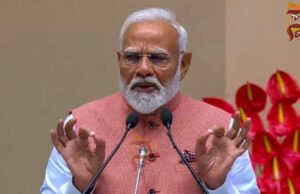 ಅಸ್ಸಾಂನಲ್ಲಿ ಕಾರ್ಮಿಕರೊಂದಿಗೆ ಚಹಾ ಎಲೆ ಕಿತ್ತ – ಪ್ರಧಾನಿ ಮೋದಿ