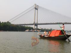 ಚುನಾವಣಾ ಭರಾಟೆಯ ಮಧ್ಯೆ ಹೂಗ್ಲಿ ನದಿಯಲ್ಲಿ ಪ್ರಧಾನಿ ಮೋದಿ ದೋಣಿ ವಿಹಾರ