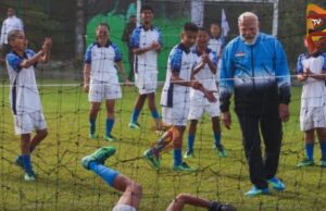 ಮಕ್ಕಳೊಂದಿಗೆ ಮಕ್ಕಳಾಗಿ ಫುಟ್ಬಾಲ್ ಆಟವಾಡಿದ ಪ್ರಧಾನಿ ನರೇಂದ್ರ ಮೋದಿ