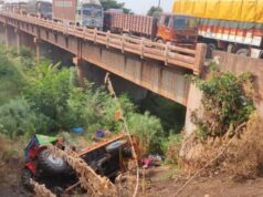 ಸೇತುವೆ ಮೇಲಿಂದ ಕೆಳಗೆ ಬಿದ್ದ ಟ್ರ್ಯಾಕ್ಟರ್: 6 ಮಂದಿ ದಾರುಣ ಸಾವು, ಹಲವರ ಸ್ಥಿತಿ ಗಂಭೀರ..!