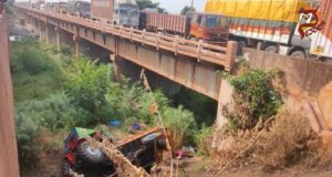 ಸೇತುವೆ ಮೇಲಿಂದ ಕೆಳಗೆ ಬಿದ್ದ ಟ್ರ್ಯಾಕ್ಟರ್: 6 ಮಂದಿ ದಾರುಣ ಸಾವು, ಹಲವರ ಸ್ಥಿತಿ ಗಂಭೀರ..!