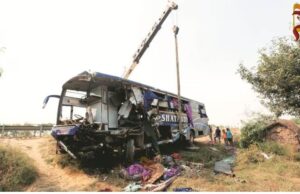 Bus Accident: ಟ್ರಕ್’ಗೆ ಡಿಕ್ಕಿಯಾಗಿ ಪಲ್ಟಿಯಾದ ಸ್ಲೀಪರ್ ಬಸ್; 20ಕ್ಕೂ ಹೆಚ್ಚು ಪ್ರಯಾಣಿಕರಿಗೆ ಗಂಭೀರ ಗಾಯ