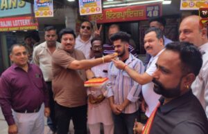 1.5 ಕೋಟಿ ಲಾಟರಿಯನ್ನು ಬರೀ 200ರೂ ಟಿಕೆಟ್ ನಲ್ಲಿ ಗೆದ್ದ ಯುವಕ : ಖುಷಿಯಲ್ಲಿ ಸಂಭ್ರಮಿಸಿದ ಬಡ ಕುಟುಂಬ