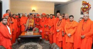 ಡಿಕೆ ಶಿವಕುಮಾರ್ ಪ್ರಮಾಣ ವಚನ ಸ್ವೀಕಾರ ಸರ್ವ ಧರ್ಮ ಸ್ವಾಮೀಜಿಗಳ ಸಮ್ಮುಖದಲ್ಲಿ