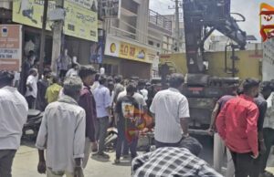 ದಂಪತಿ ಬೈಕ್ ಮೇಲೆ ಹರಿದ ಟಿಪ್ಪರ್ ಲಾರಿ ಸ್ಥಳದಲ್ಲೇ ಪತಿ ಸಾವು, ಪತ್ನಿ ಗಂಭೀರ