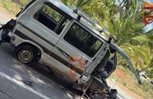 ತುಮಕೂರು : ಕಾರುಗಳ ನಡುವೆ ಮುಖಾಮುಖಿ ಡಿಕ್ಕಿ ̧ ಒಂದೇ ಕುಟುಂಬದ ಮೂವರು ಸಾವು