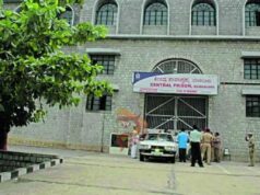 ಬೆಂಗಳೂರು : ಪರಪ್ಪನ ಅಗ್ರಹಾರ ಜೈಲಿನಲ್ಲಿ ಕೈದಿಗಳಿಂದ ವಾರ್ಡರ್ ಮೇಲೆ ಹಲ್ಲೆ