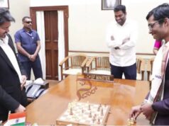 50 ಲಕ್ಷ ರೂ. ಕೊಟ್ಟ ವಿಜಯ್ : ಚಾಂಪಿಯನ್ ಪ್ರಜ್ಞಾನಂದ ಜೊತೆ ಚೆಸ್ ಆಟ